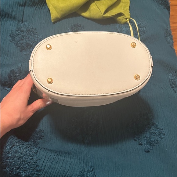 Tory Burch White Logo Drawstring Bucket Shoulder Bag with Brown Handle. - Picture 6 of 6